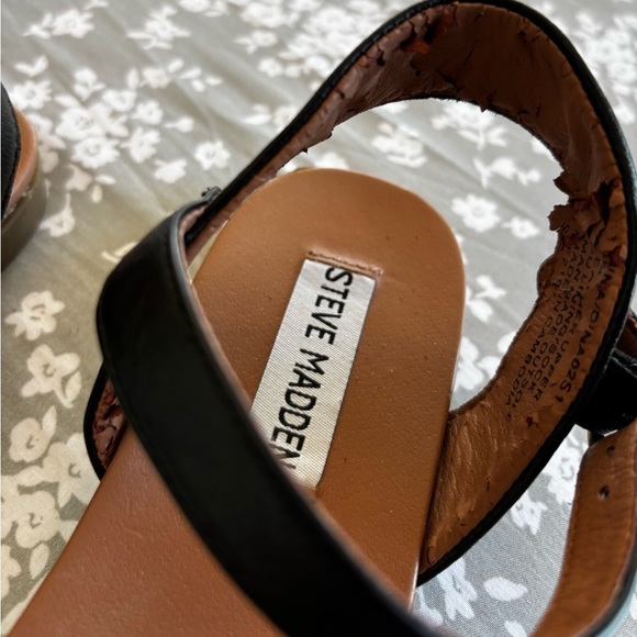 Steve Madden Black and Brown Casual Sandals - Picture 3 of 6